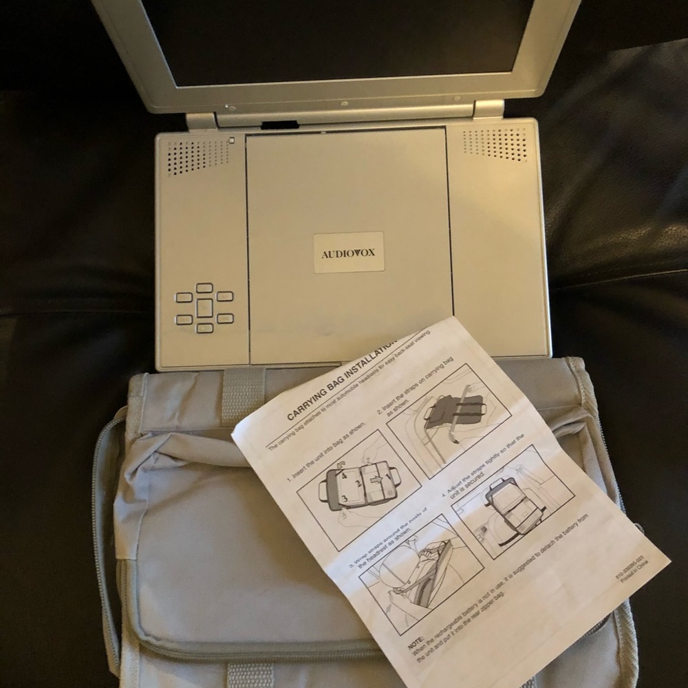 Audiovox Portable DVD Player & Mobile Carrying Bag